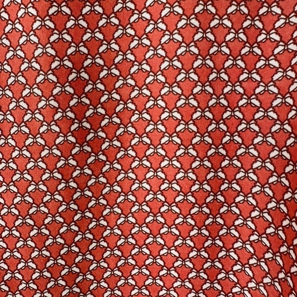 BODY CENTRAL, NWOT, LIGHTWEIGHT, SLEEVELESS BLOUSE WITH BUTTON BACK. SIZE M - Picture 3 of 8